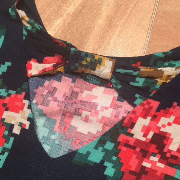 Women's Floral Pixelated Graphic Dark Navy Blue Short Sleeve Crop Top- Bow Back - Picture 6 of 6